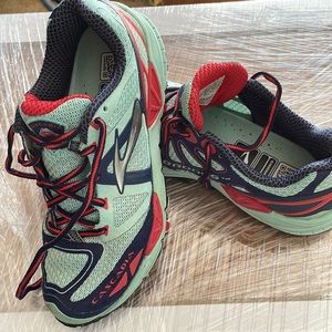 Women cascada brooks shoes Size 8.5